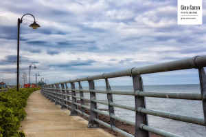Promenade sur le bord du fleuve