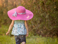 La petite princesse au grand chapeau