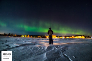 Autoportrait devant une aurore boréale