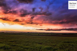 Un beau coucher de soleil à la campagne